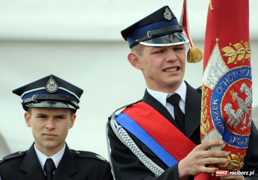 Zdjęcie w galerii na portalu naszraciborz.pl: OSP Szymocice od dziś mają sztandar wiadomości z regionu