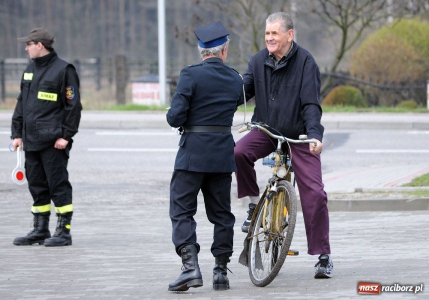 Zdjęcie w galerii na portalu naszraciborz.pl: OSP Szymocice od dziś mają sztandar wiadomości z regionu