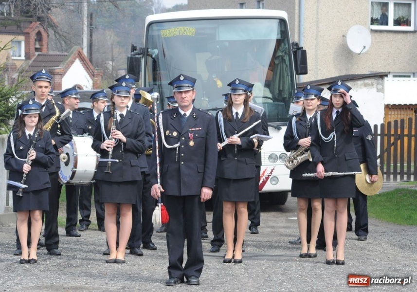 Zdjęcie w galerii na portalu naszraciborz.pl: OSP Szymocice od dziś mają sztandar wiadomości z regionu
