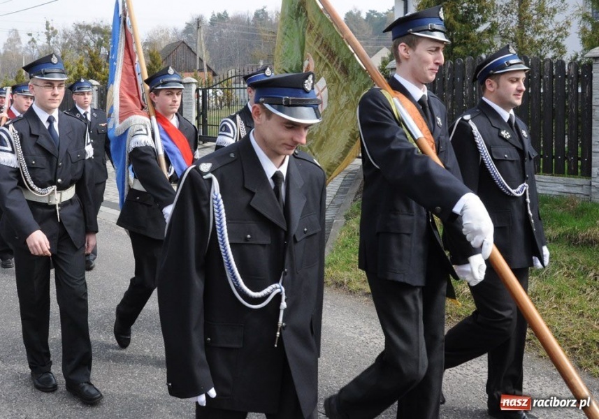 Zdjęcie w galerii na portalu naszraciborz.pl: OSP Szymocice od dziś mają sztandar wiadomości z regionu