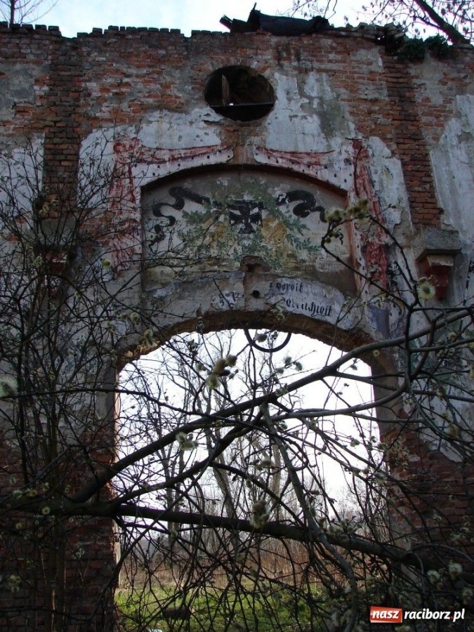 Zdjęcie w galerii na portalu naszraciborz.pl: Stare stajnie huzarskie pójdą do rozbiórki wiadomości z regionu