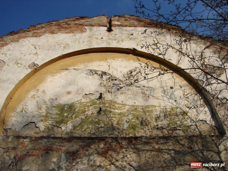 Zdjęcie w galerii na portalu naszraciborz.pl: Stare stajnie huzarskie pójdą do rozbiórki wiadomości z regionu