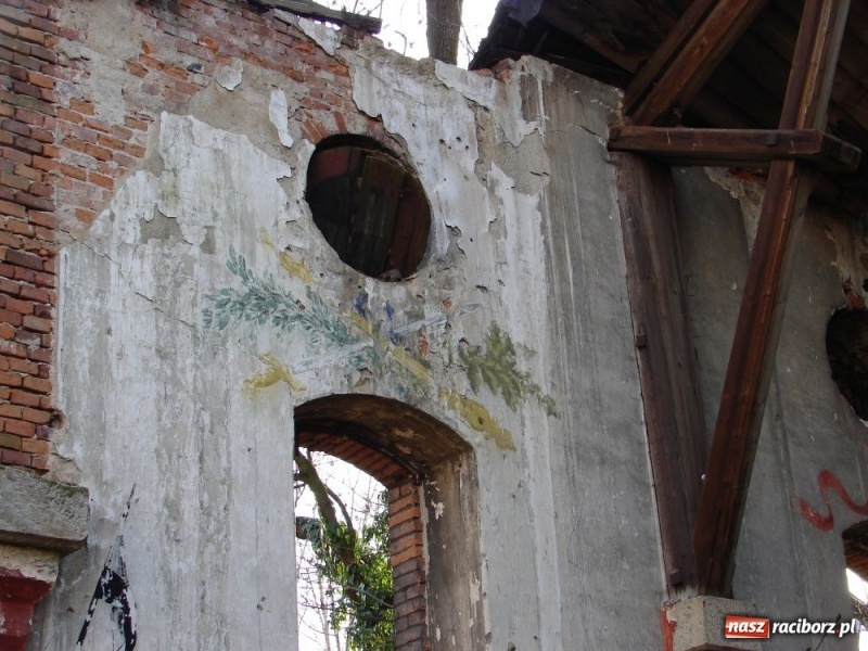 Zdjęcie w galerii na portalu naszraciborz.pl: Stare stajnie huzarskie pójdą do rozbiórki wiadomości z regionu