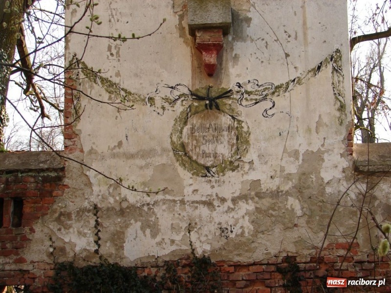 Zdjęcie w galerii na portalu naszraciborz.pl: Stare stajnie huzarskie pójdą do rozbiórki wiadomości z regionu