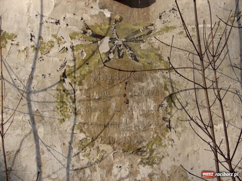 Zdjęcie w galerii na portalu naszraciborz.pl: Stare stajnie huzarskie pójdą do rozbiórki wiadomości z regionu