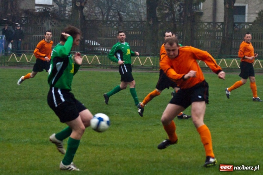 Zdjęcie w galerii na portalu naszraciborz.pl: Rezerwy Gaszowic lepsze w piłkę błotną wiadomości z regionu