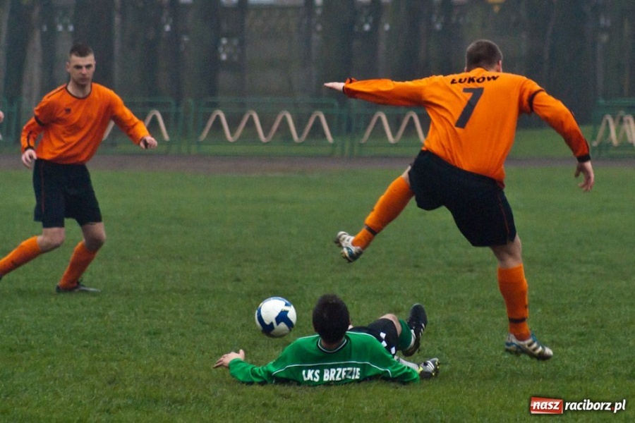 Zdjęcie w galerii na portalu naszraciborz.pl: Rezerwy Gaszowic lepsze w piłkę błotną wiadomości z regionu