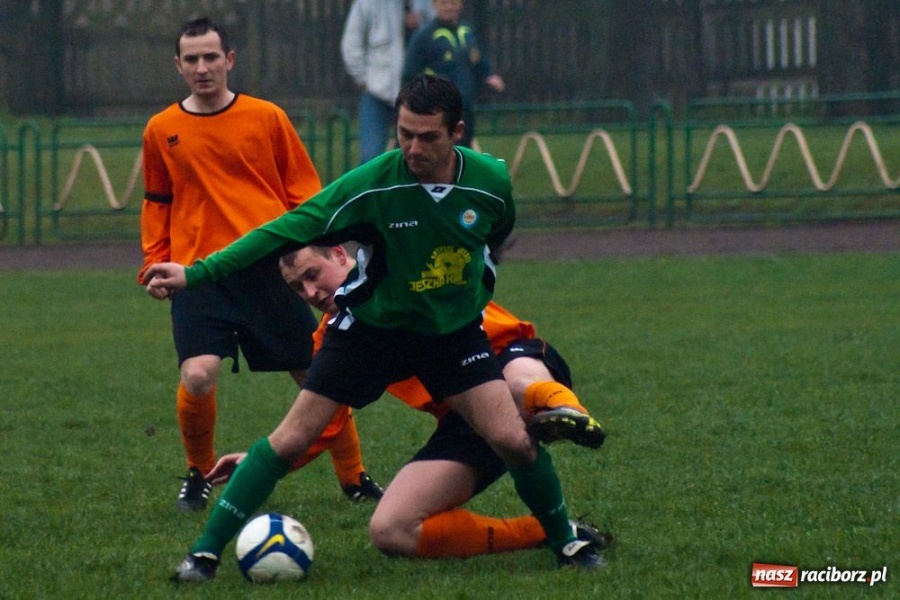 Zdjęcie w galerii na portalu naszraciborz.pl: Rezerwy Gaszowic lepsze w piłkę błotną wiadomości z regionu