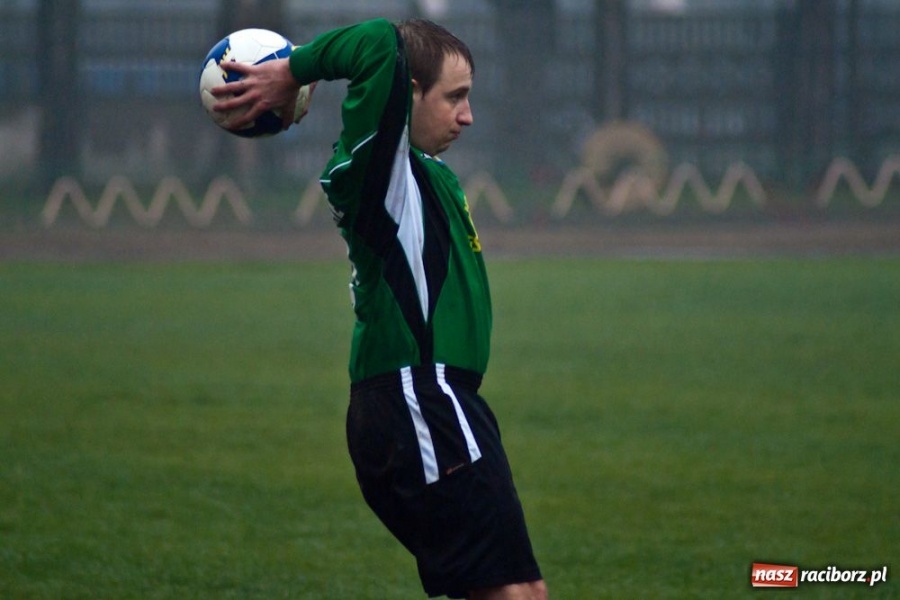 Zdjęcie w galerii na portalu naszraciborz.pl: Rezerwy Gaszowic lepsze w piłkę błotną wiadomości z regionu