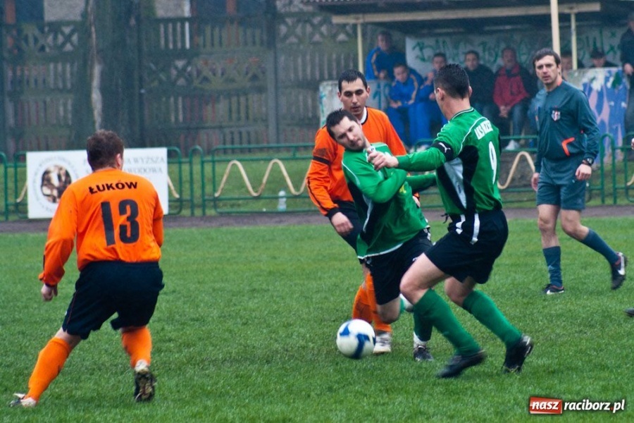 Zdjęcie w galerii na portalu naszraciborz.pl: Rezerwy Gaszowic lepsze w piłkę błotną wiadomości z regionu