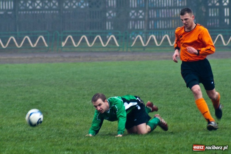 Zdjęcie w galerii na portalu naszraciborz.pl: Rezerwy Gaszowic lepsze w piłkę błotną wiadomości z regionu