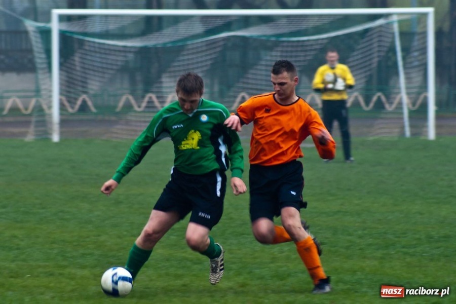 Zdjęcie w galerii na portalu naszraciborz.pl: Rezerwy Gaszowic lepsze w piłkę błotną wiadomości z regionu