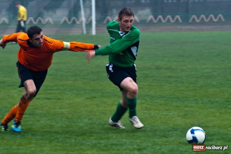 Zdjęcie w galerii na portalu naszraciborz.pl: Rezerwy Gaszowic lepsze w piłkę błotną wiadomości z regionu