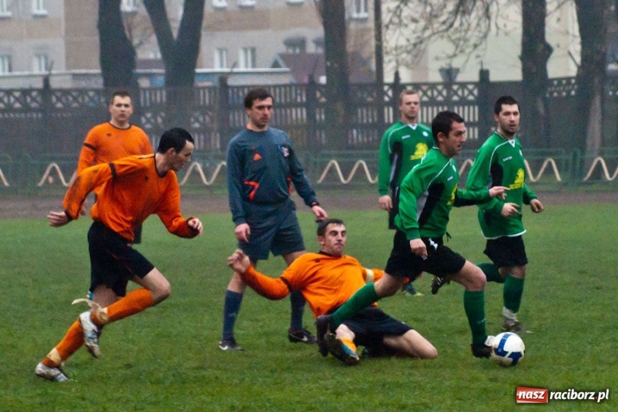 Zdjęcie w galerii na portalu naszraciborz.pl: Rezerwy Gaszowic lepsze w piłkę błotną wiadomości z regionu