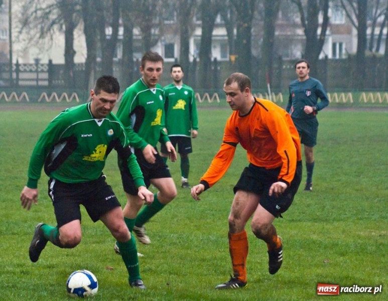Zdjęcie w galerii na portalu naszraciborz.pl: Rezerwy Gaszowic lepsze w piłkę błotną wiadomości z regionu
