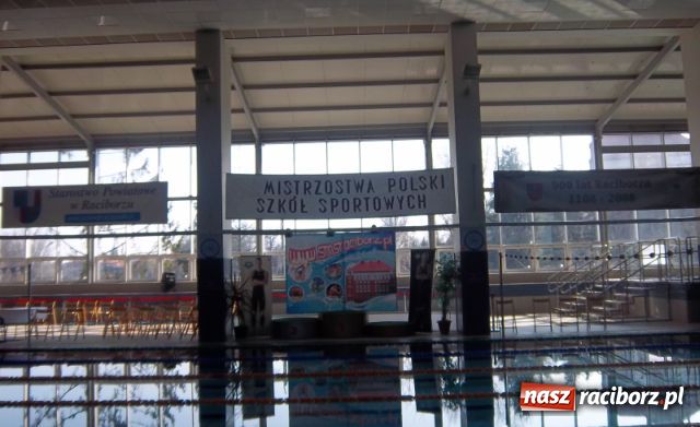 Zdjęcie w galerii na portalu naszraciborz.pl: Kwietniowa promocja na basenie wiadomości z regionu