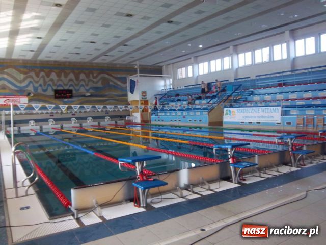 Zdjęcie w galerii na portalu naszraciborz.pl: Kwietniowa promocja na basenie wiadomości z regionu
