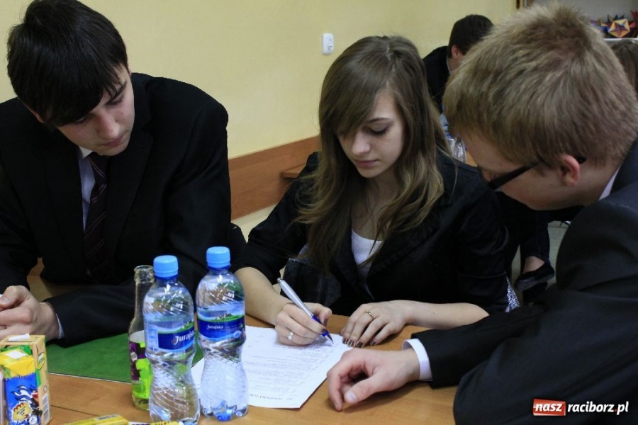 Zdjęcie w galerii na portalu naszraciborz.pl: Konkurs Wiedzy o Ziemi Raciborskiej wiadomości z regionu