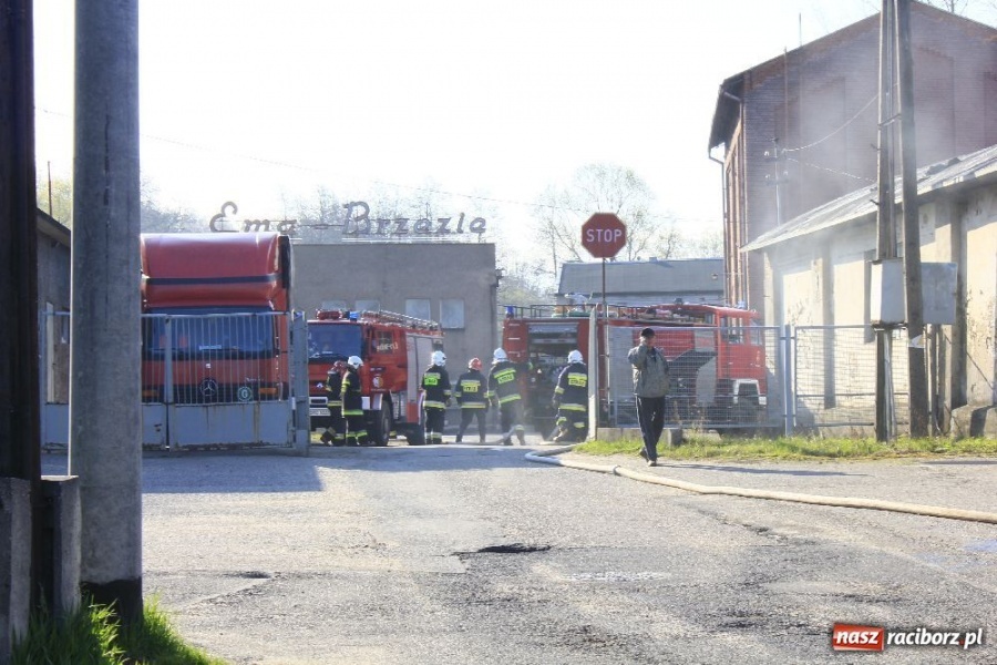 Zdjęcie w galerii na portalu naszraciborz.pl: Pożar na terenie zakładu EMA-Brzezie wiadomości z regionu