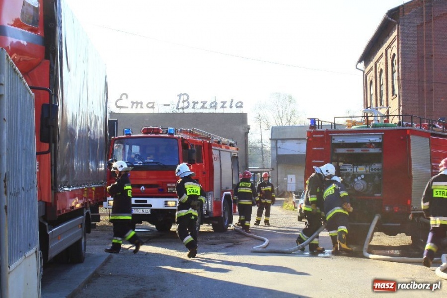 Zdjęcie w galerii na portalu naszraciborz.pl: Pożar na terenie zakładu EMA-Brzezie wiadomości z regionu