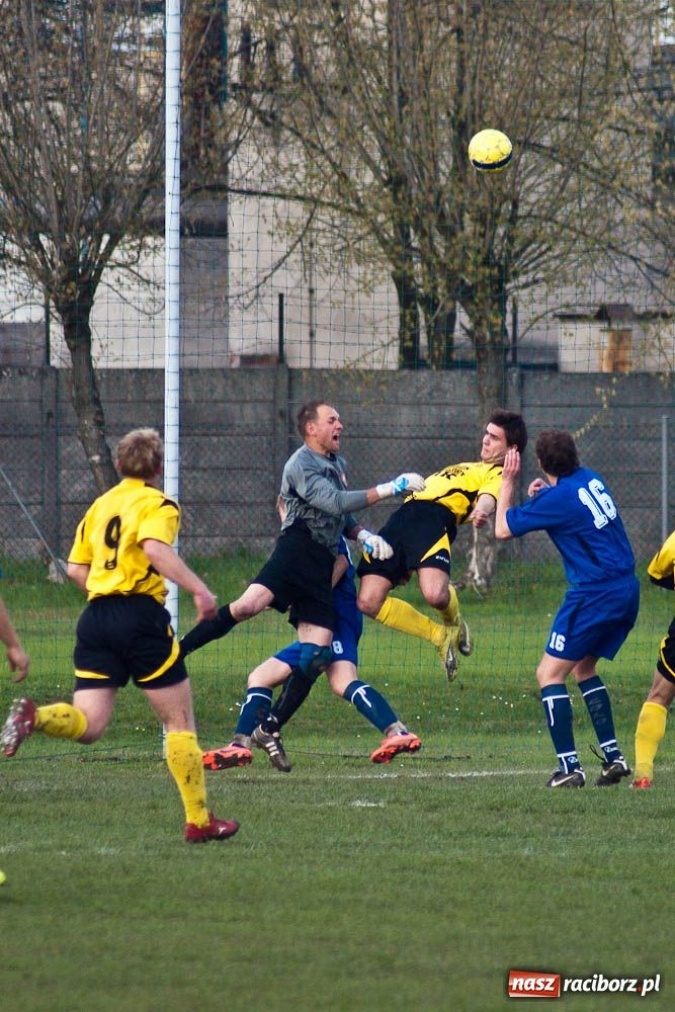 Zdjęcie w galerii na portalu naszraciborz.pl: Zagrali równo, Forteca 3 punkty, a Rafako... wiadomości z regionu