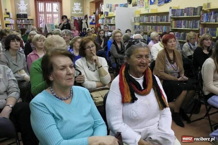 Zdjęcie w galerii na portalu naszraciborz.pl: Arabską żonę napisała ku przestrodze wiadomości z regionu