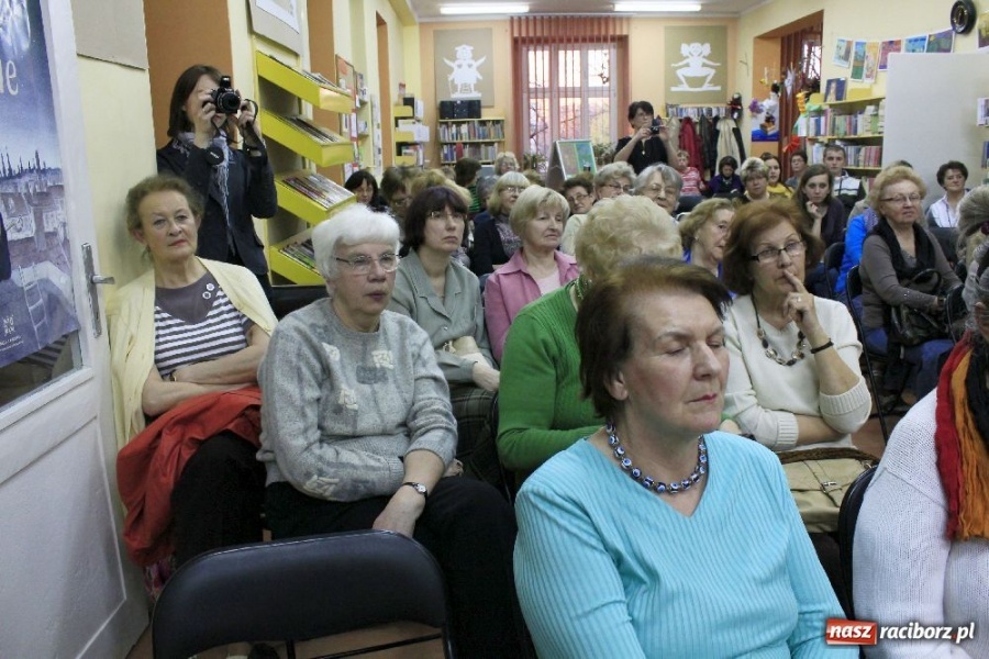 Zdjęcie w galerii na portalu naszraciborz.pl: Arabską żonę napisała ku przestrodze wiadomości z regionu