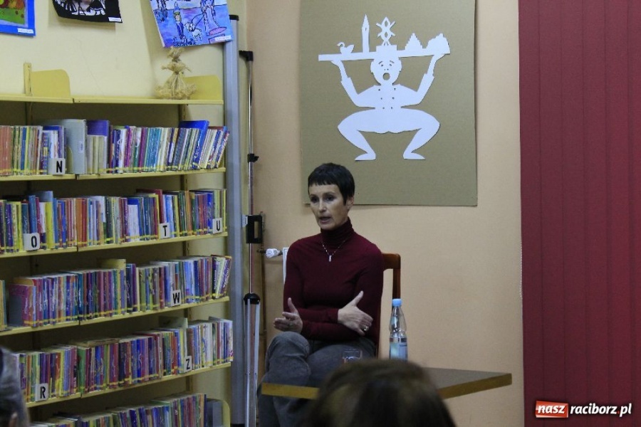 Zdjęcie w galerii na portalu naszraciborz.pl: Arabską żonę napisała ku przestrodze wiadomości z regionu