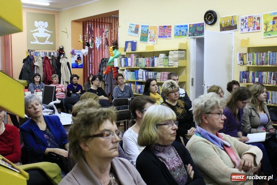 Zdjęcie w galerii na portalu naszraciborz.pl: Arabską żonę napisała ku przestrodze wiadomości z regionu