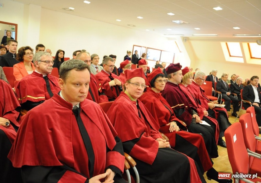 Zdjęcie w galerii na portalu naszraciborz.pl: Szkoła, która daje szlachectwo wiadomości z regionu