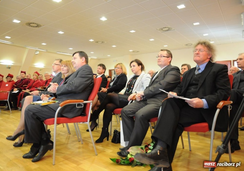 Zdjęcie w galerii na portalu naszraciborz.pl: Szkoła, która daje szlachectwo wiadomości z regionu