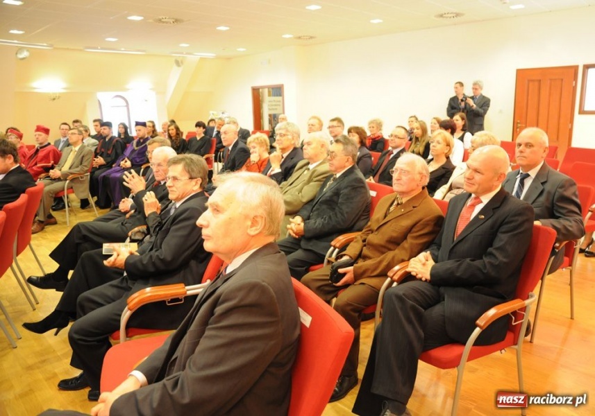 Zdjęcie w galerii na portalu naszraciborz.pl: Szkoła, która daje szlachectwo wiadomości z regionu