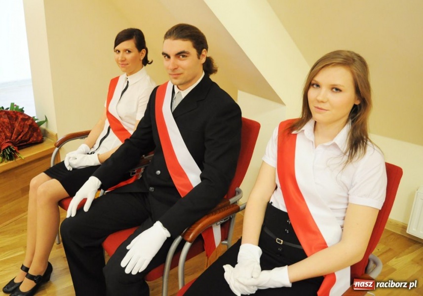 Zdjęcie w galerii na portalu naszraciborz.pl: Szkoła, która daje szlachectwo wiadomości z regionu