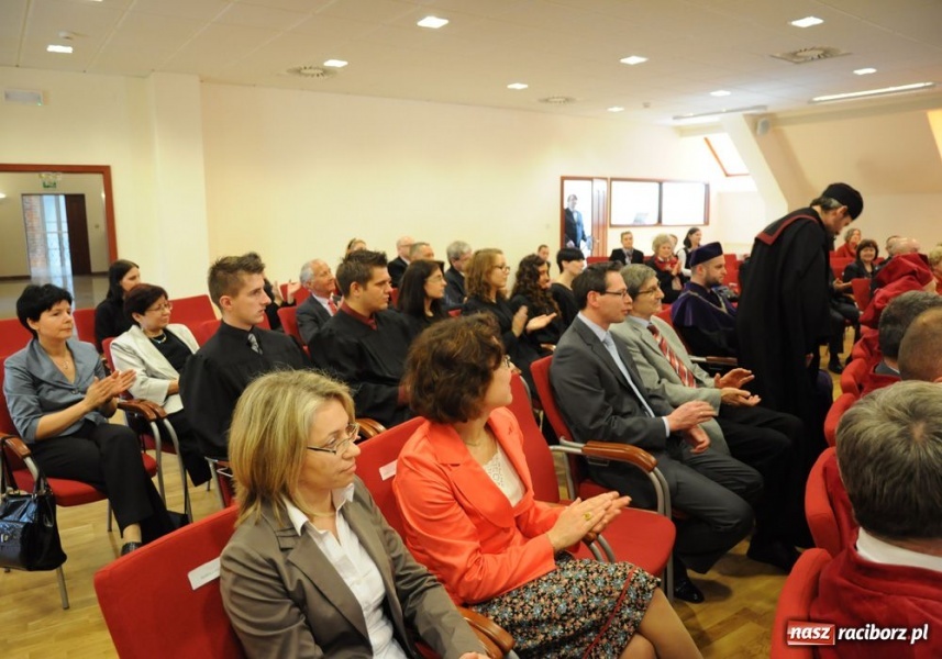 Zdjęcie w galerii na portalu naszraciborz.pl: Szkoła, która daje szlachectwo wiadomości z regionu