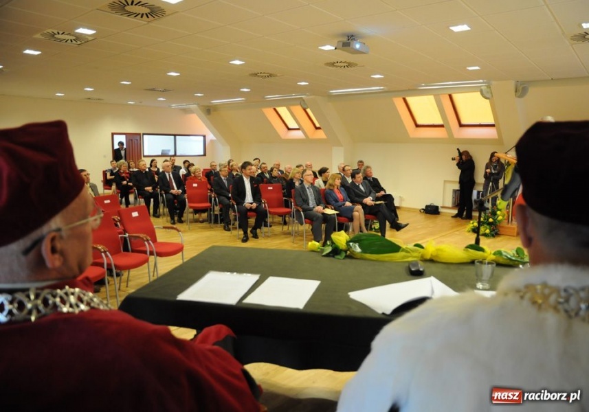 Zdjęcie w galerii na portalu naszraciborz.pl: Szkoła, która daje szlachectwo wiadomości z regionu