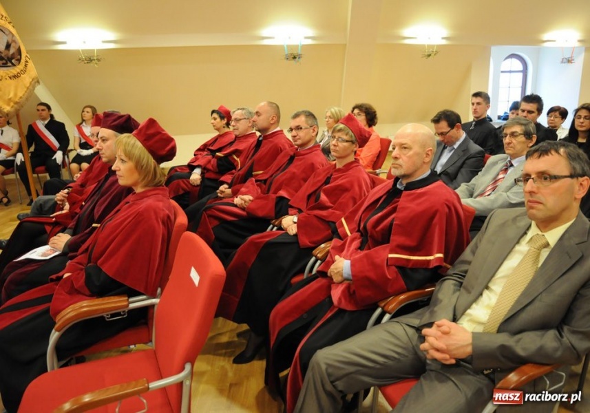 Zdjęcie w galerii na portalu naszraciborz.pl: Szkoła, która daje szlachectwo wiadomości z regionu