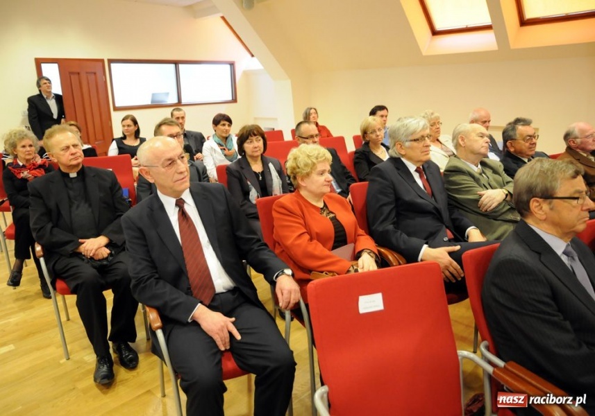 Zdjęcie w galerii na portalu naszraciborz.pl: Szkoła, która daje szlachectwo wiadomości z regionu