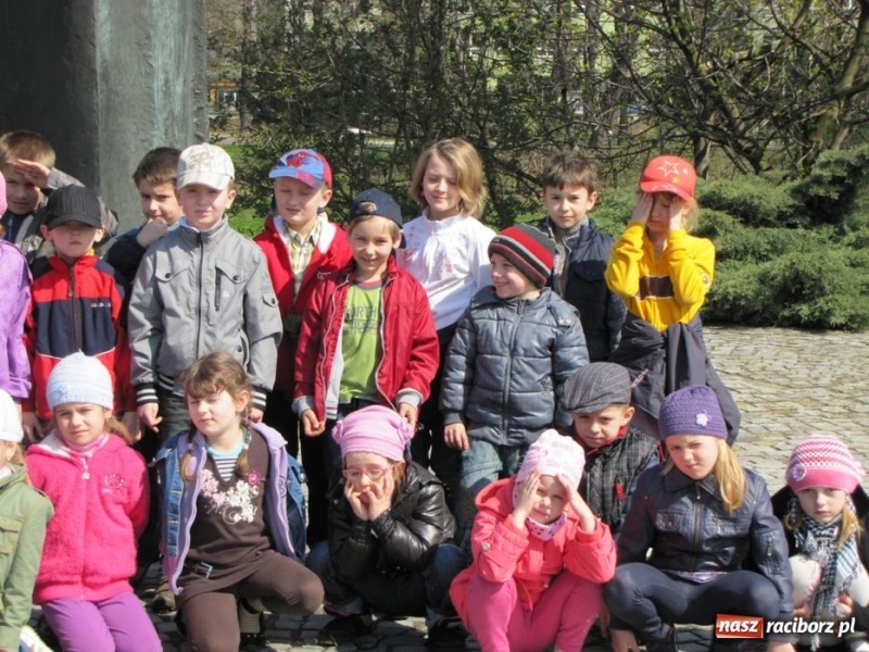 Zdjęcie w galerii na portalu naszraciborz.pl: Dzieci z Raszczyc poznały Racibórz wiadomości z regionu