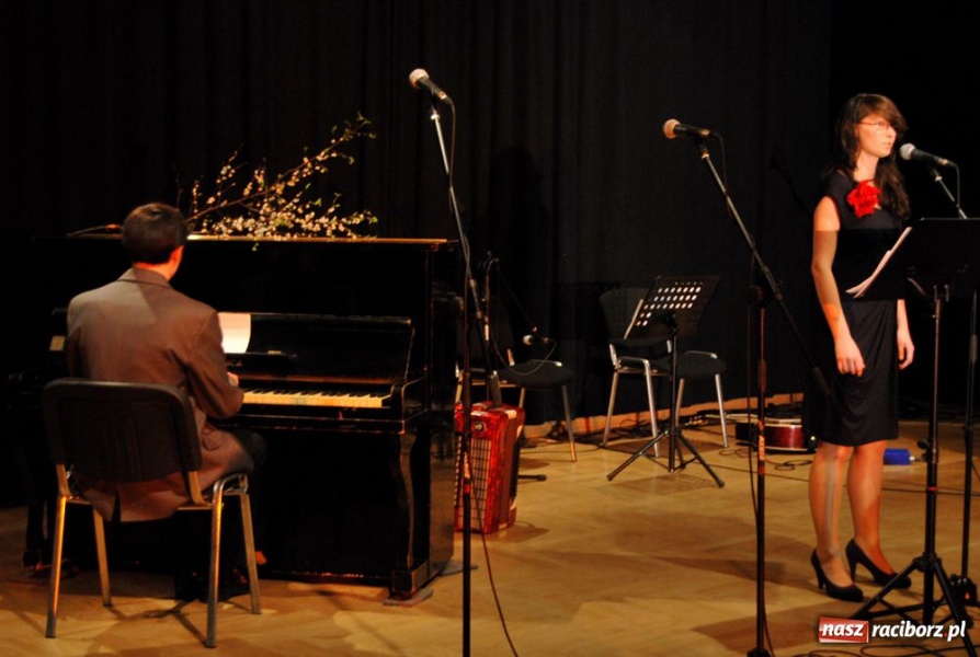 Zdjęcie w galerii na portalu naszraciborz.pl: Magda Hołyk z własnym recitalem wiadomości z regionu