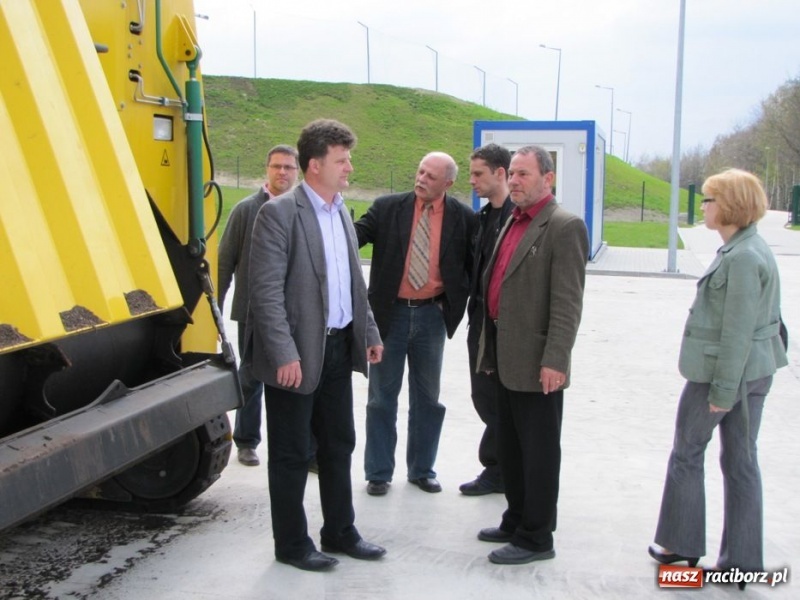 Zdjęcie w galerii na portalu naszraciborz.pl: Radni zwiedzali składowisko odpadów wiadomości z regionu