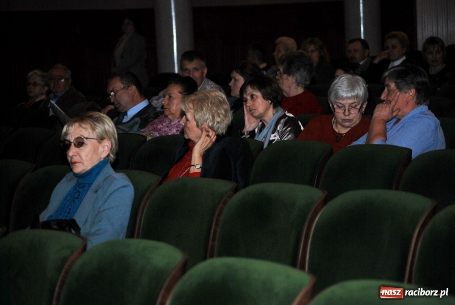 Zdjęcie w galerii na portalu naszraciborz.pl: Strzecha pokazała Hej kole młyna wiadomości z regionu