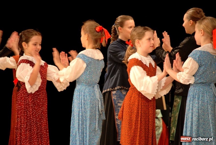 Zdjęcie w galerii na portalu naszraciborz.pl: Strzecha pokazała Hej kole młyna wiadomości z regionu