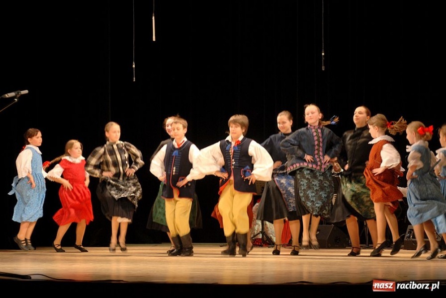 Zdjęcie w galerii na portalu naszraciborz.pl: Strzecha pokazała Hej kole młyna wiadomości z regionu