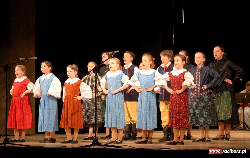 Zdjęcie w galerii na portalu naszraciborz.pl: Strzecha pokazała Hej kole młyna wiadomości z regionu