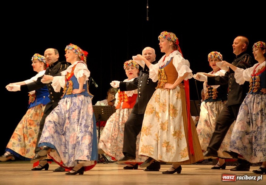 Zdjęcie w galerii na portalu naszraciborz.pl: Strzecha pokazała Hej kole młyna wiadomości z regionu