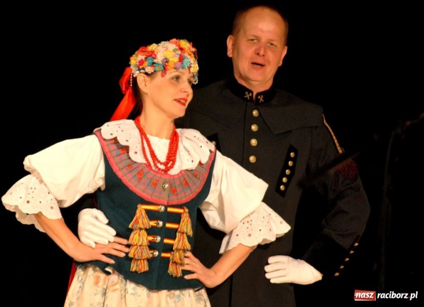 Zdjęcie w galerii na portalu naszraciborz.pl: Strzecha pokazała Hej kole młyna wiadomości z regionu