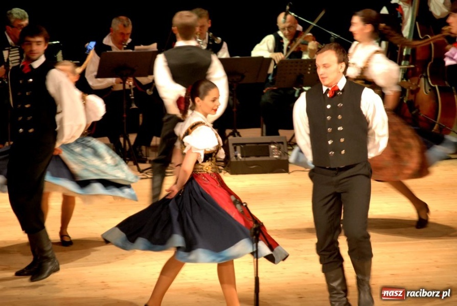 Zdjęcie w galerii na portalu naszraciborz.pl: Strzecha pokazała Hej kole młyna wiadomości z regionu