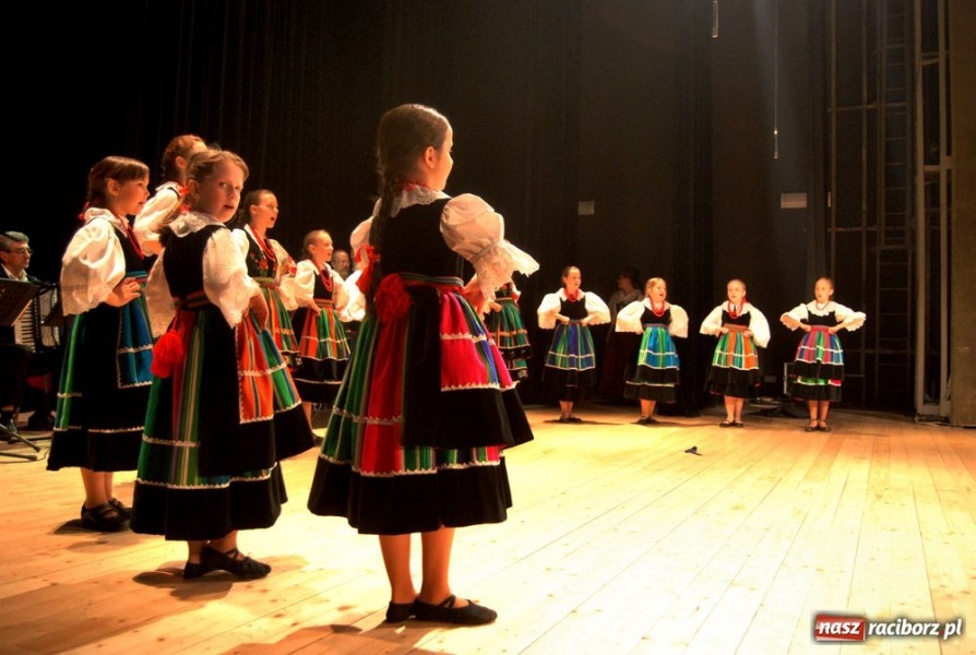 Zdjęcie w galerii na portalu naszraciborz.pl: Strzecha pokazała Hej kole młyna wiadomości z regionu