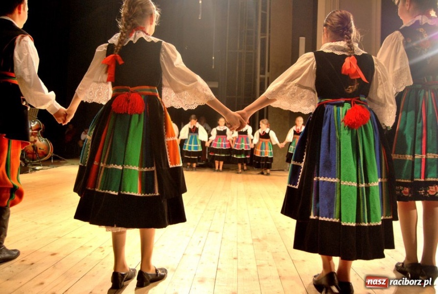 Zdjęcie w galerii na portalu naszraciborz.pl: Strzecha pokazała Hej kole młyna wiadomości z regionu