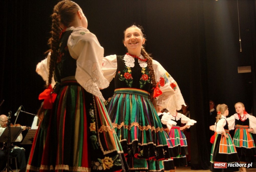 Zdjęcie w galerii na portalu naszraciborz.pl: Strzecha pokazała Hej kole młyna wiadomości z regionu